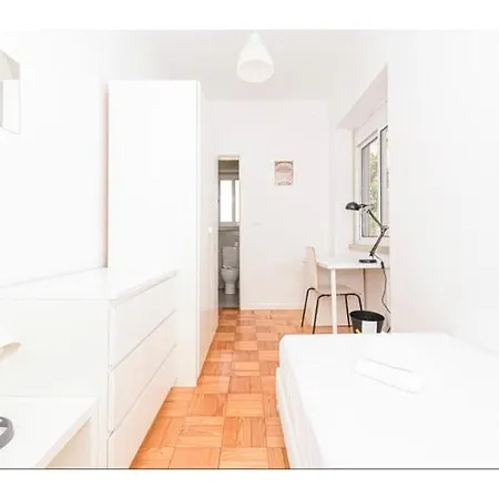 Houze Comfortable In Laranjeiras Lisbon